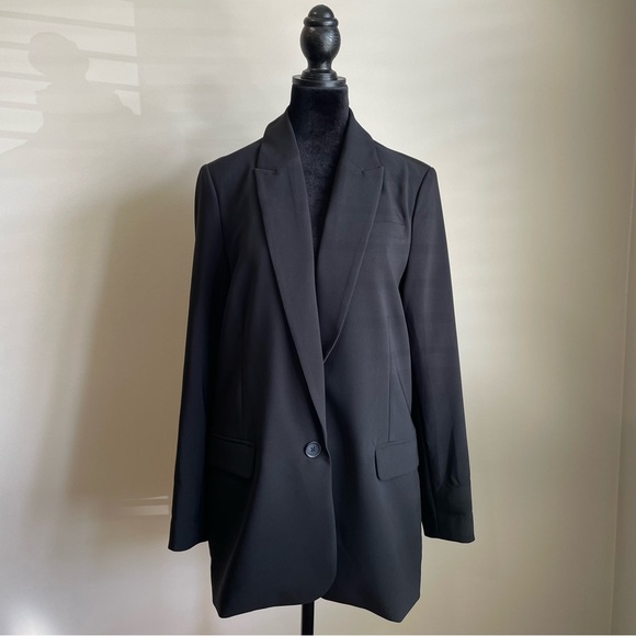 SOLD Dynamite Black Blazer - Picture 2 of 11
